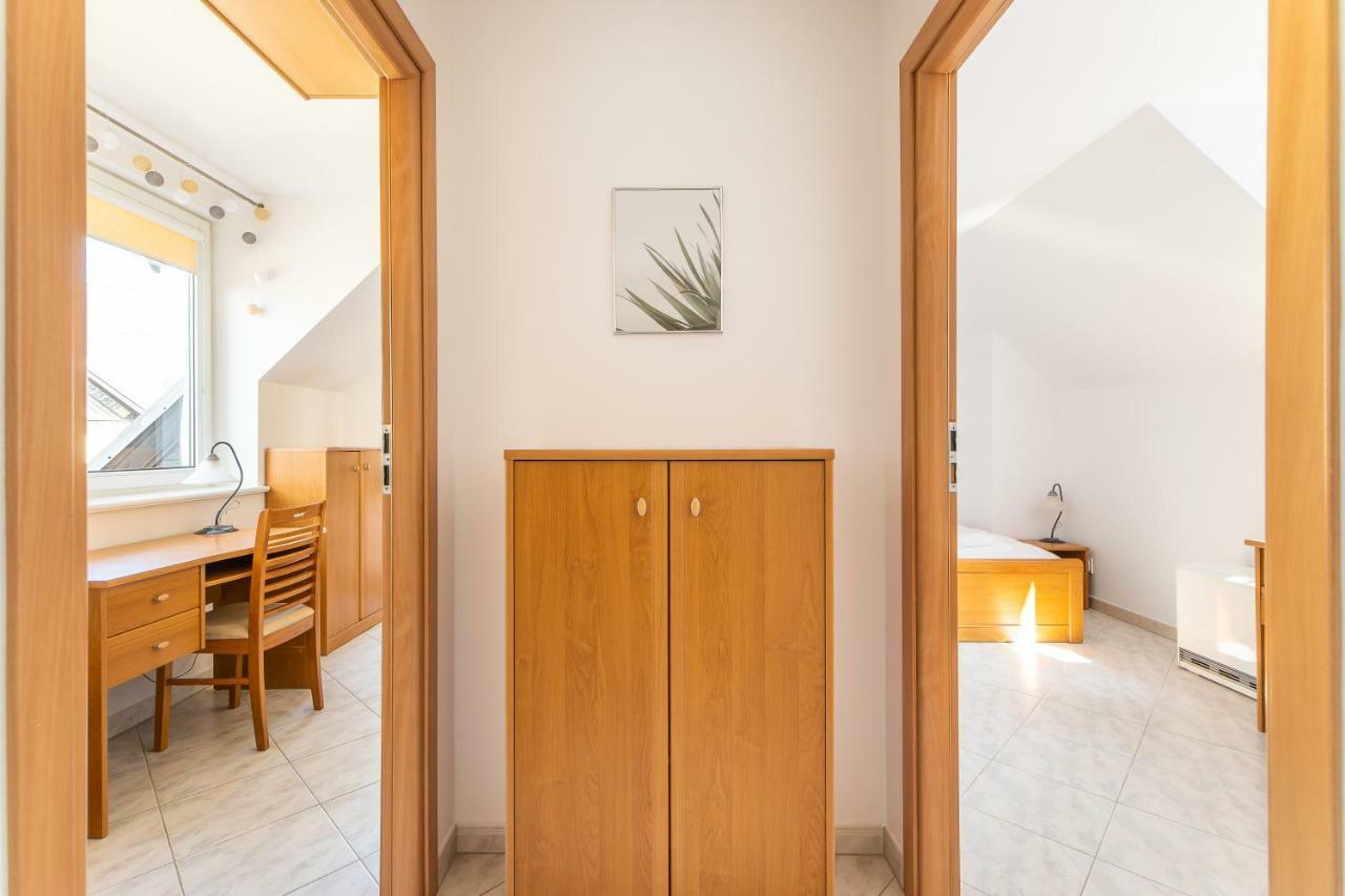 3-Bedroom Apartment Plac Neptuna By Noclegi Renters ミエンジズドロイェ エクステリア 写真