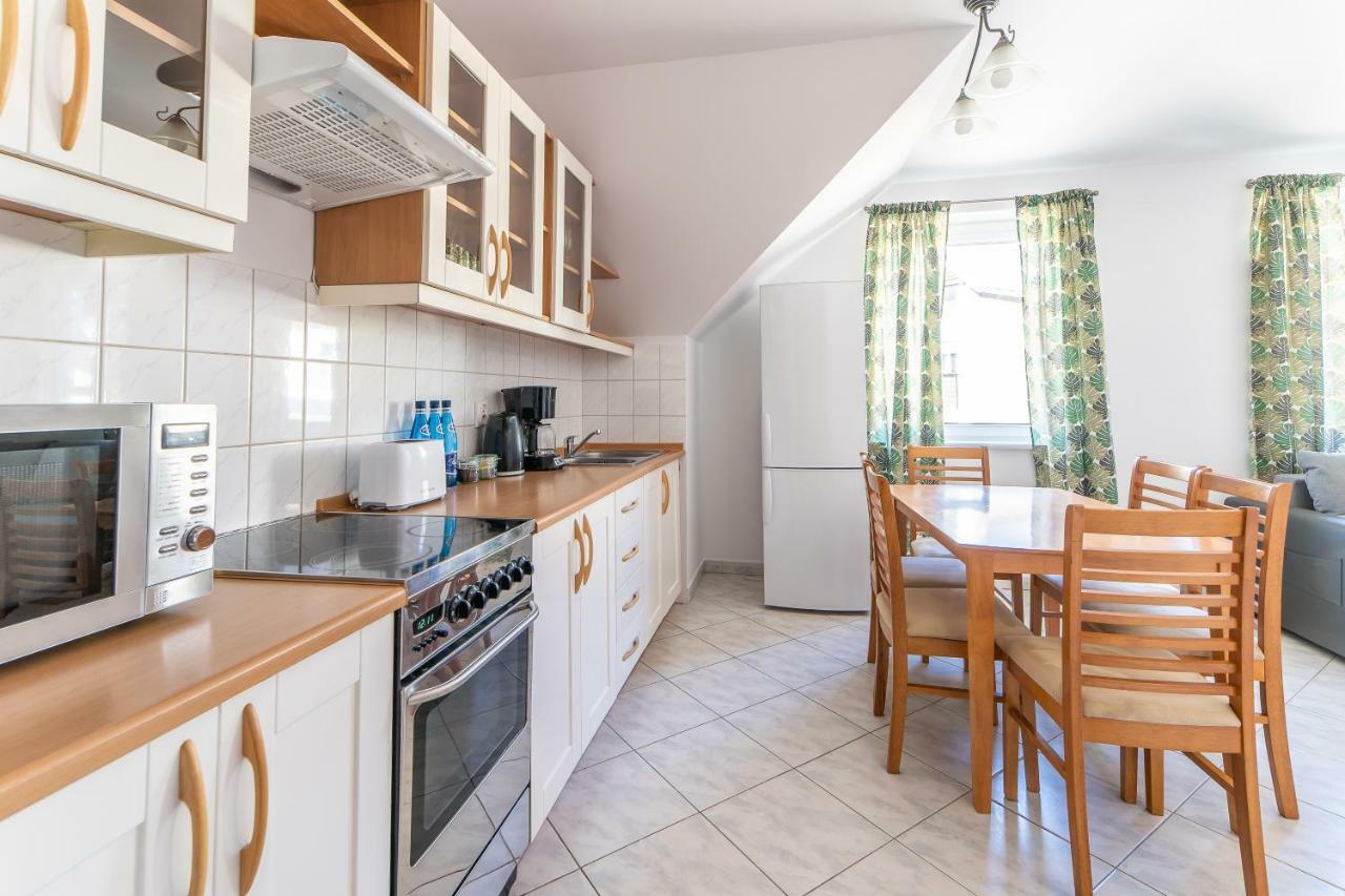 3-Bedroom Apartment Plac Neptuna By Noclegi Renters ミエンジズドロイェ エクステリア 写真
