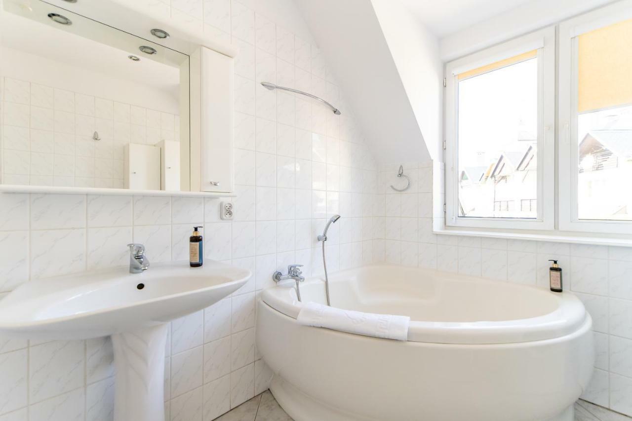 3-Bedroom Apartment Plac Neptuna By Noclegi Renters ミエンジズドロイェ エクステリア 写真